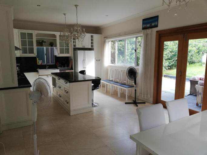 Others 5, new home can stay 12ppl   sydney banksia nsw 2216, Rockdale