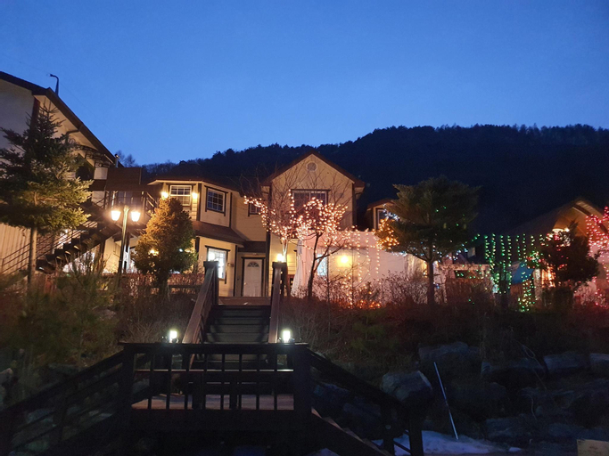 Exterior & Views