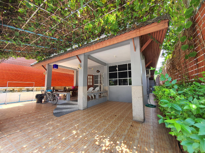SEA HOUSE BANGSAEN - Beachfront Accommodation in Bangsaen, Muang Chon Buri