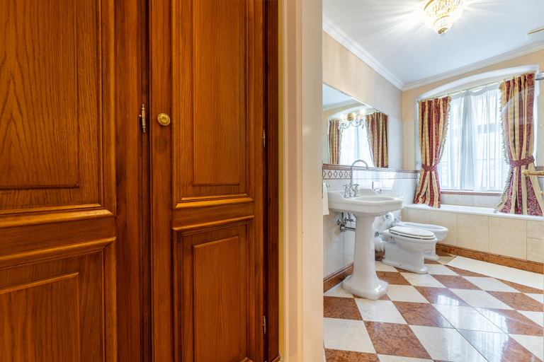 Bathroom 4, Nosticova Heritage, Praha 1