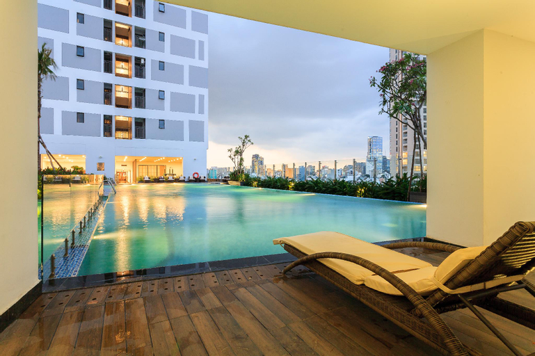 Infinity Pool Signature - Pool&Netflix 3, District 4