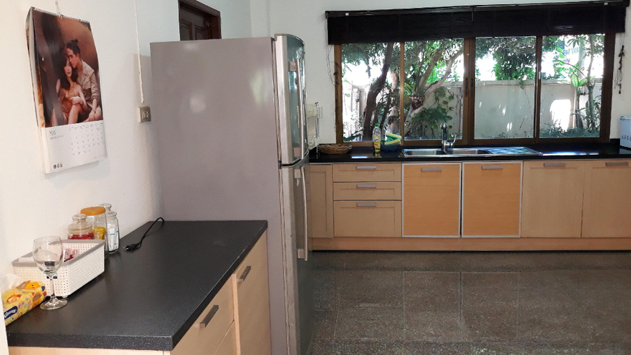 Others 3, superb and very spacious Villa with garden, Mueang Krabi