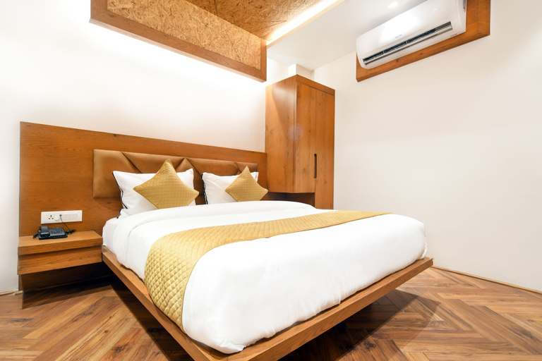 Bedroom 2, Hathili Hotel and Restaurant, Ujjain