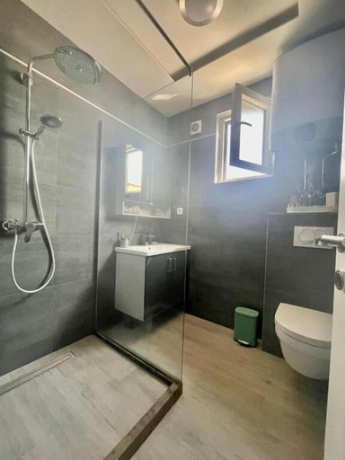 Bathroom 2, Family Apartments Stefan