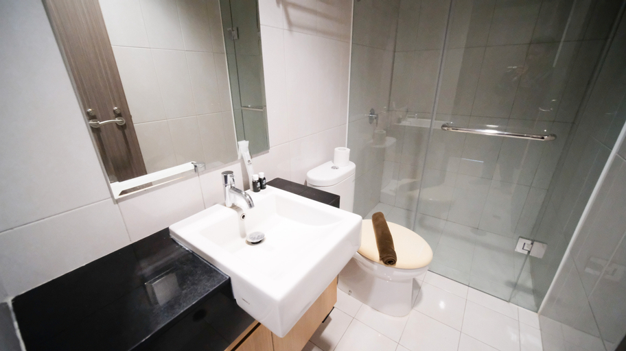 Bedroom 5, Best Location and Strategic 2BR at Praxis Apartment By Travelio, Surabaya