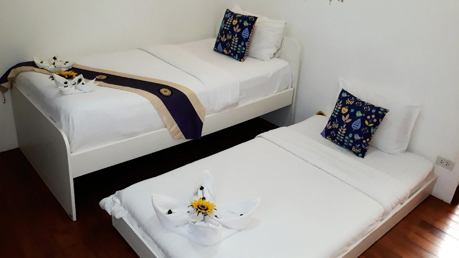 Bedroom 2, superb and very spacious Villa with garden, Mueang Krabi