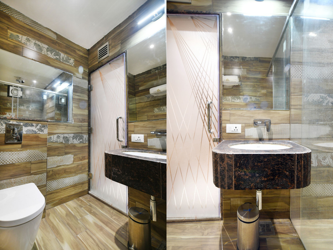 Bathroom 3, Hathili Hotel and Restaurant, Ujjain
