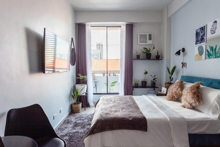 Eco-Friendly Studio with Patio and Plants, Mandaluyong