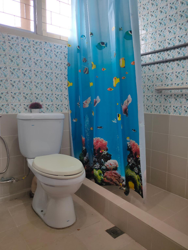 Bathroom 2, ANNA HOMESTAY SIBU, Sibu