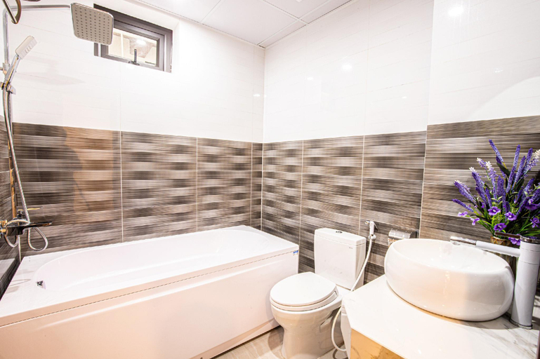 Bathroom, FLC Villa KT 06 Next to the Sea, Sầm Sơn