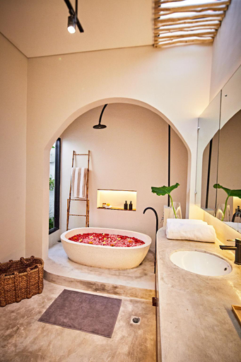 Bathroom 3, MASARA 2BR - 2Min to Shops&Resto’s -5Min to CANGGU, Badung