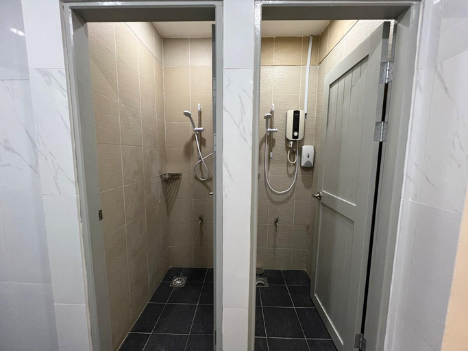 Others 4, Jk>KingCentreHotel>A1>9pax>8 Beds>3BedR>3BathR, Kuching