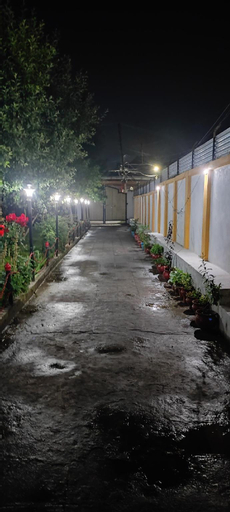 THE CLOVER INN, Srinagar