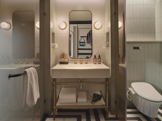 Bathroom 12