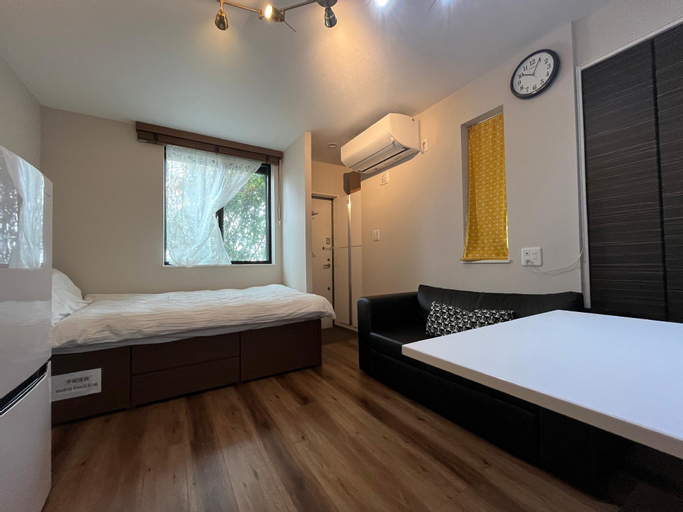 Fully equipped, luxury home with car parking, Meguro