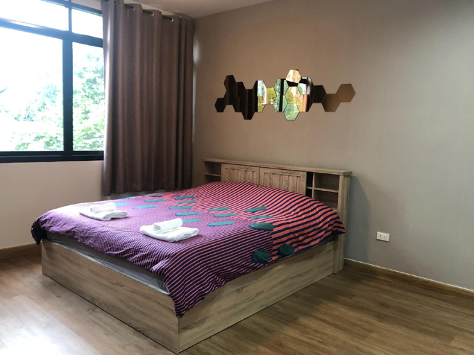 Others 3, Peaceful house, 100m to MRT, perfect for groups, Bang Su