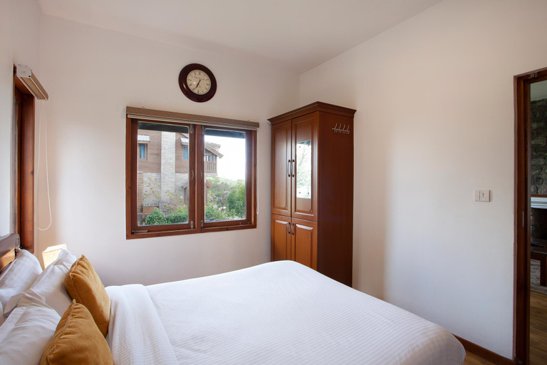 Bedroom 2, StayVista at Little Heaven with Breakfast, The Nilgiris