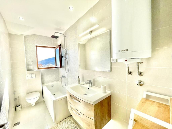 Bathroom 3, Villa Serenity
