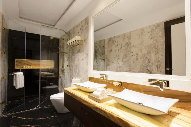 Bathroom 5, Della Resorts, Pune