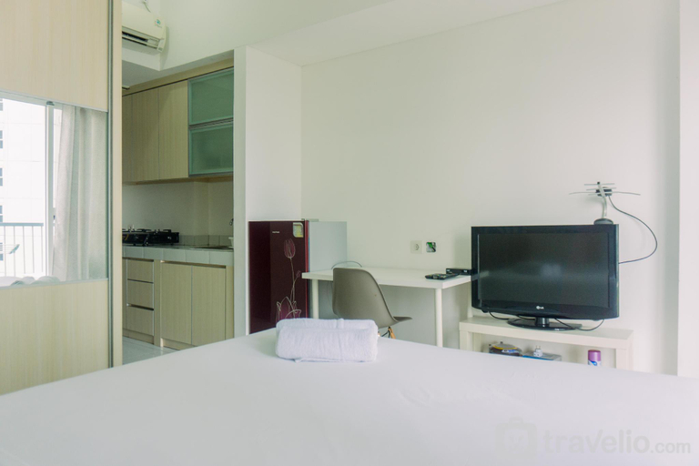 Bedroom 5, Good Warm Studio Room Casa de Parco By Travelio, Tangerang