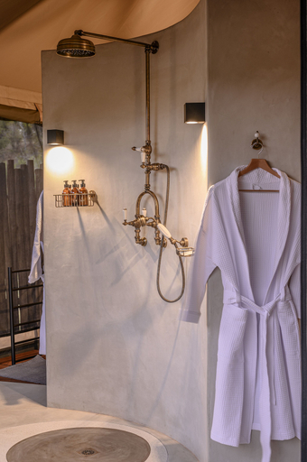 Bathroom 4, Madwaleni River Lodge - Babanango Game Reserve, Zululand
