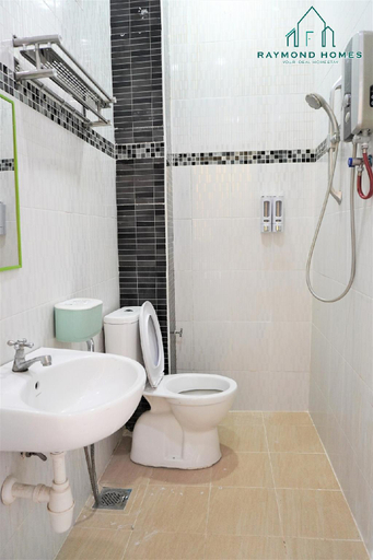 Bathroom, Casa Awal A 4BR for 11pax, Penang Island