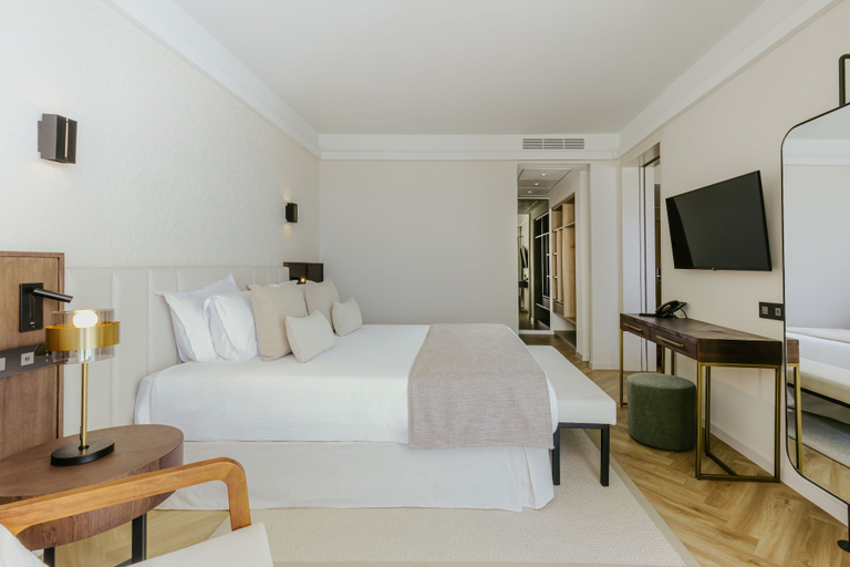 Bedroom 3, The Golden Coast Beach Hotel