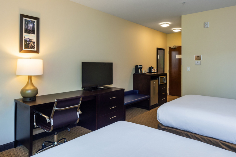 Bedroom 3, Comfort Inn & Suites, Kitimat-Stikine