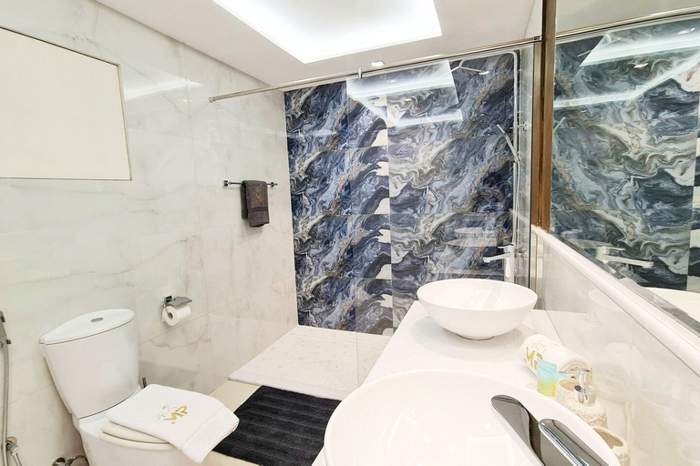 Bathroom 2, Stunning Marina Views | High Floor | Spacious 1 BR, Dubai