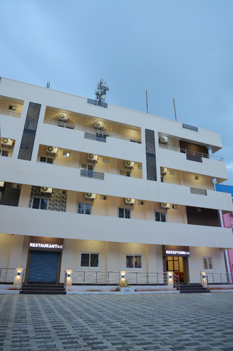 Exterior & Views