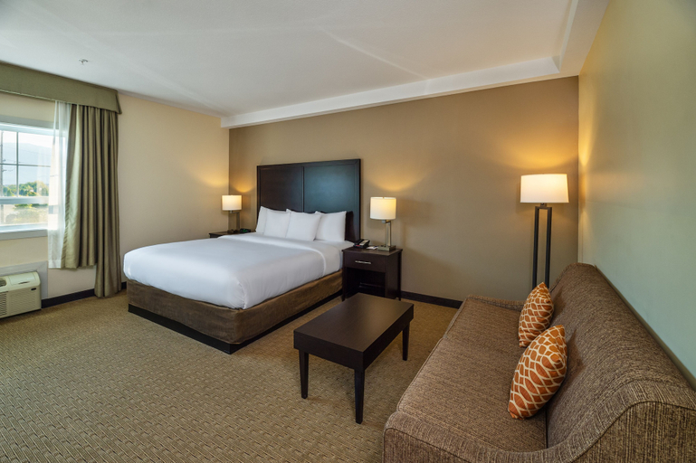 Bedroom 3, Comfort Inn & Suites, Kitimat-Stikine