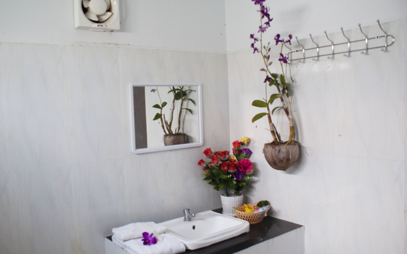 Bathroom 3, Kampot Nature Villa Resort, Kampot