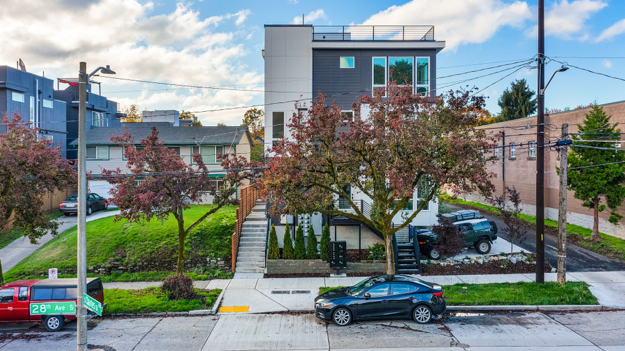 Exterior & Views, Modern 3BR - Walk to Light Rail w/EV Charger & Parking, Seattle