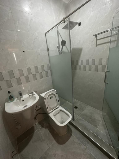 Bathroom 3, Apex Suite, Accra