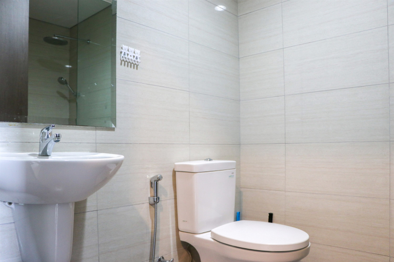 Bathroom 5, Strategic and Warm Studio at Ciputra International Apartment By Travelio, Jakarta Barat