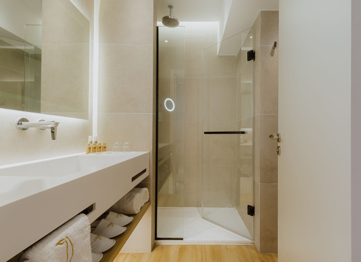 Bathroom 5, The Golden Coast Beach Hotel