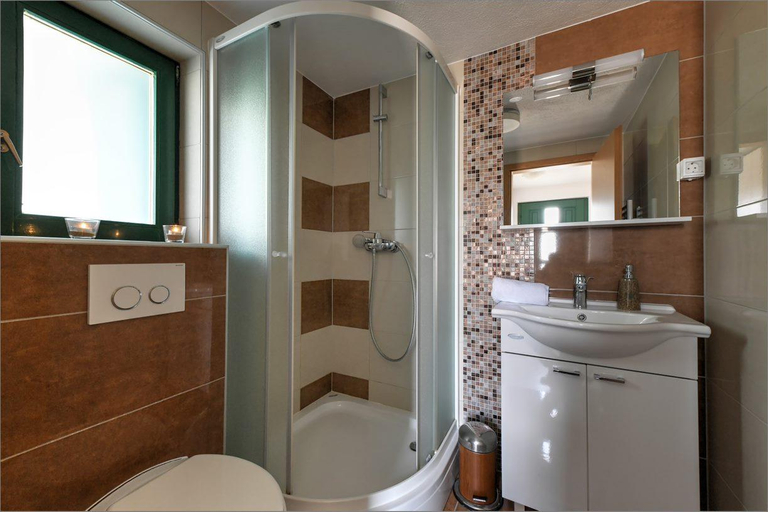 Bathroom 4, Apartment Oliva, Sali