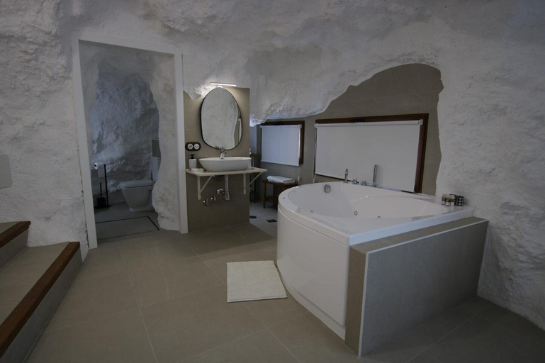 Bathroom 3, Casa túnel Nido de Águilas, Albacete