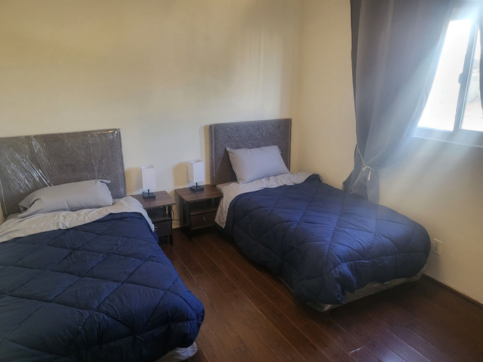 Bedroom 1, 11th place, Los Angeles