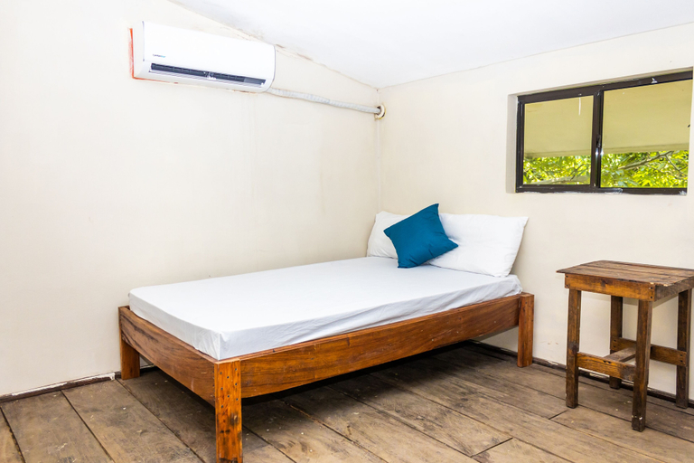 Bedroom 3, Playa Linda Surf Hotel, Tamanique