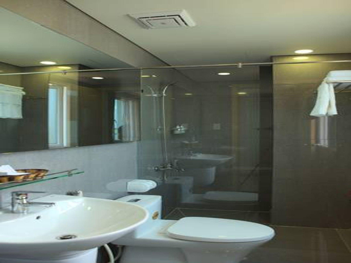 Bathroom 4, Hung Cuong Hotel, Chau Doc
