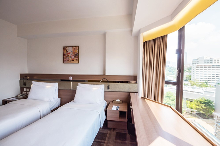 Bedroom 3, Travelodge Kowloon, Kowloon