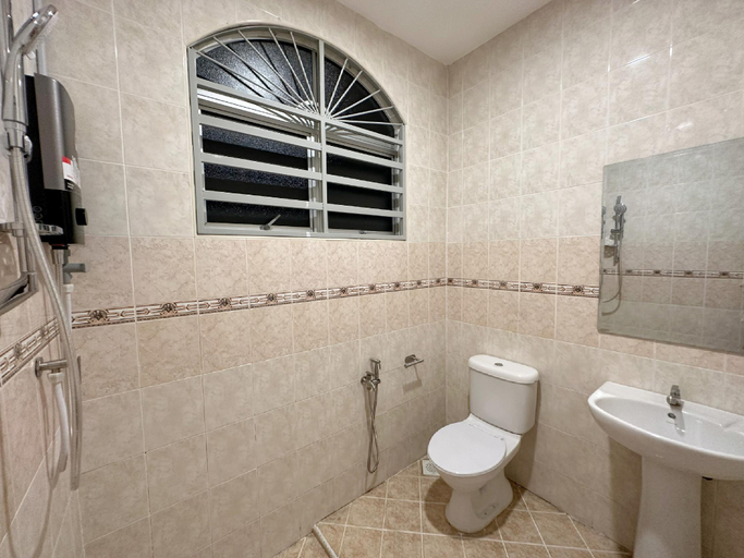 Bathroom 2, First Curve Ipoh Homestay , Kinta