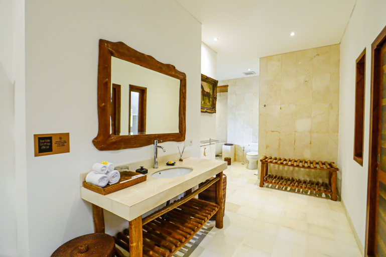 Bathroom 10