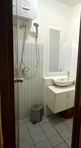 Bathroom, Jasmine Park Apartement By Raflesia Rooms, Bogor