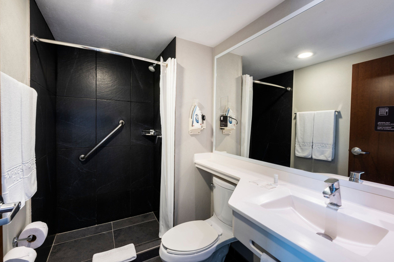 Bathroom 4, City Express Plus by Marriott Cali Colombia, Yumbo