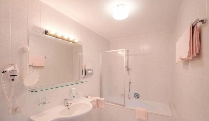 Bathroom 5, Sporthotel All-Inclusive, Imst