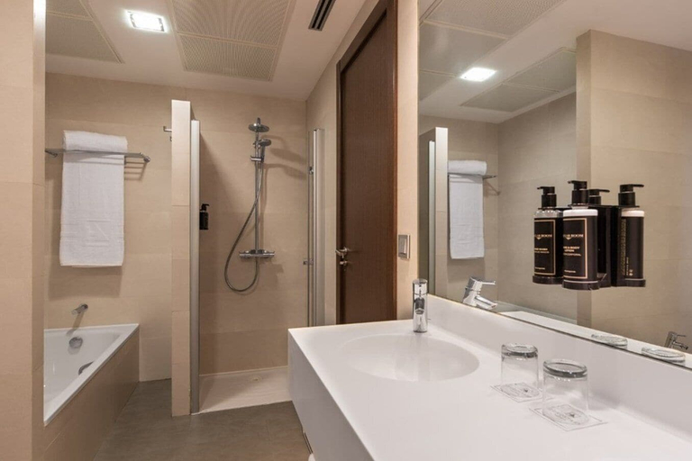 Bathroom 4, Eurostars Via De La Plata, León