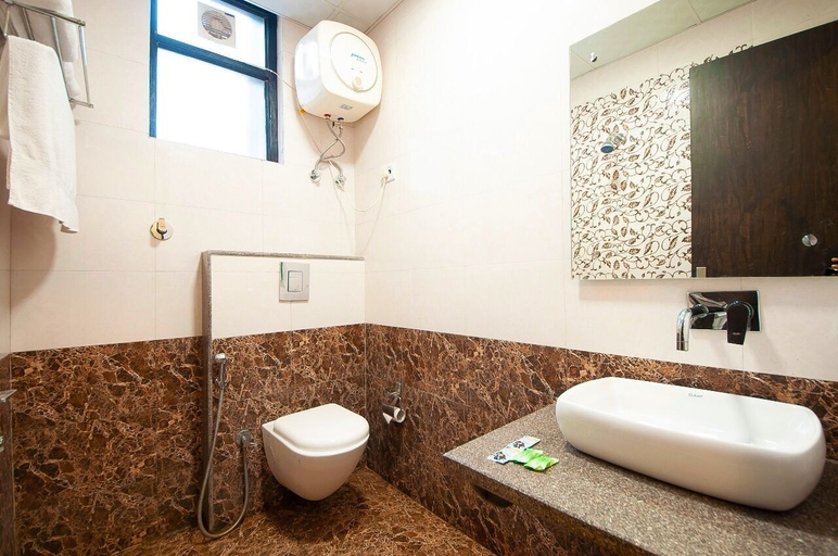 Bathroom 4, Hotel Belwood, Delhi