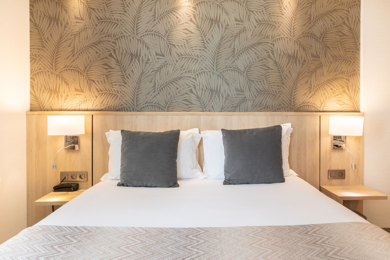 Bedroom 3, Prince Albert Lyon Bercy, Paris